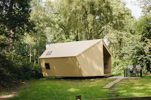 Vakantiepark Beerze Bulten - Außenansicht der Mietunterkunft Trek-in Hut auf dem Campingplatz