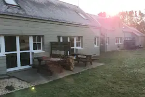 VVF Camping Les Dunes - Mietunterkünfte mit Terrasse auf dem Campingplatz