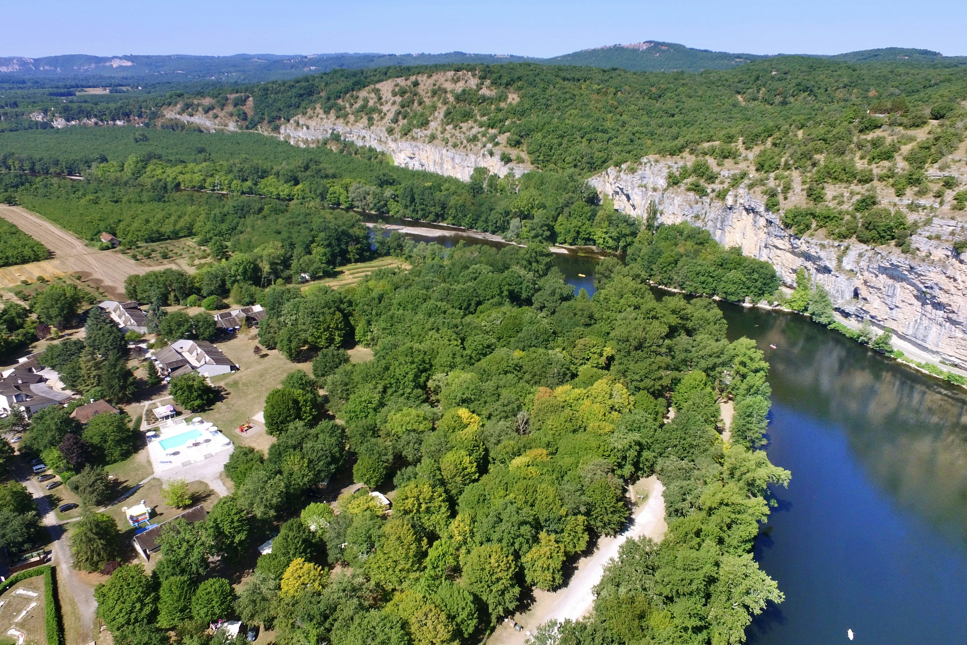 VVF Martel-Gluges  - Luftaufnahme des Campingplatzes am Fluss