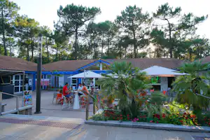 VVF Moliets - Außenansicht des Rezeptionsgebäude auf dem Campingplatz
