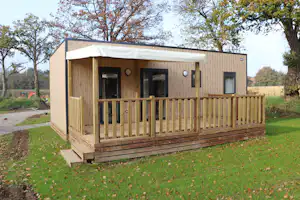 VVF Pontivy - Mobilheim mit Terrasse auf dem Campingplatz