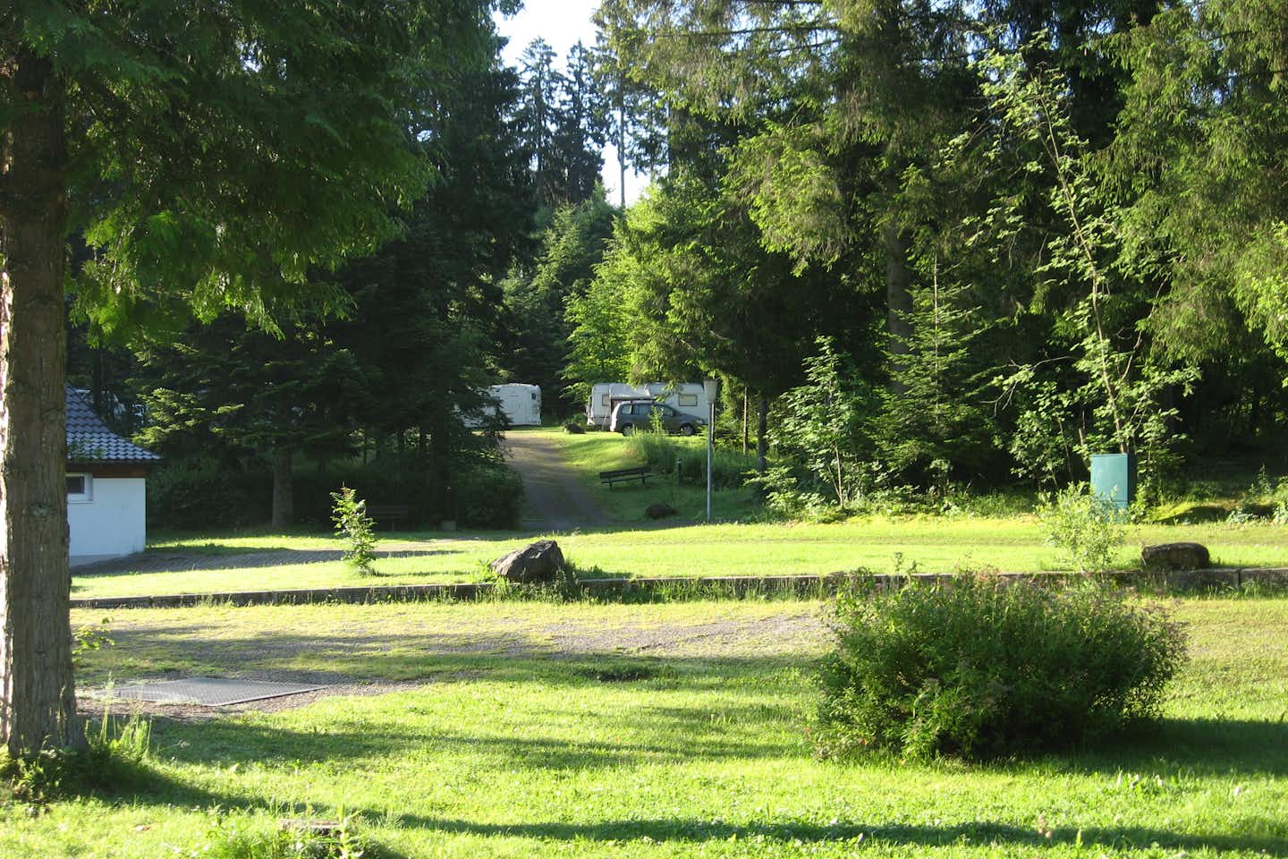 Waldbad Camping Isny -  Wohnwagen- und Zeltstellplatz im Grünen auf dem Campingplatz