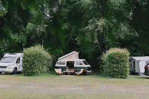 Waldbad Isny - Standplätze auf der Wiese auf dem Campingplatz