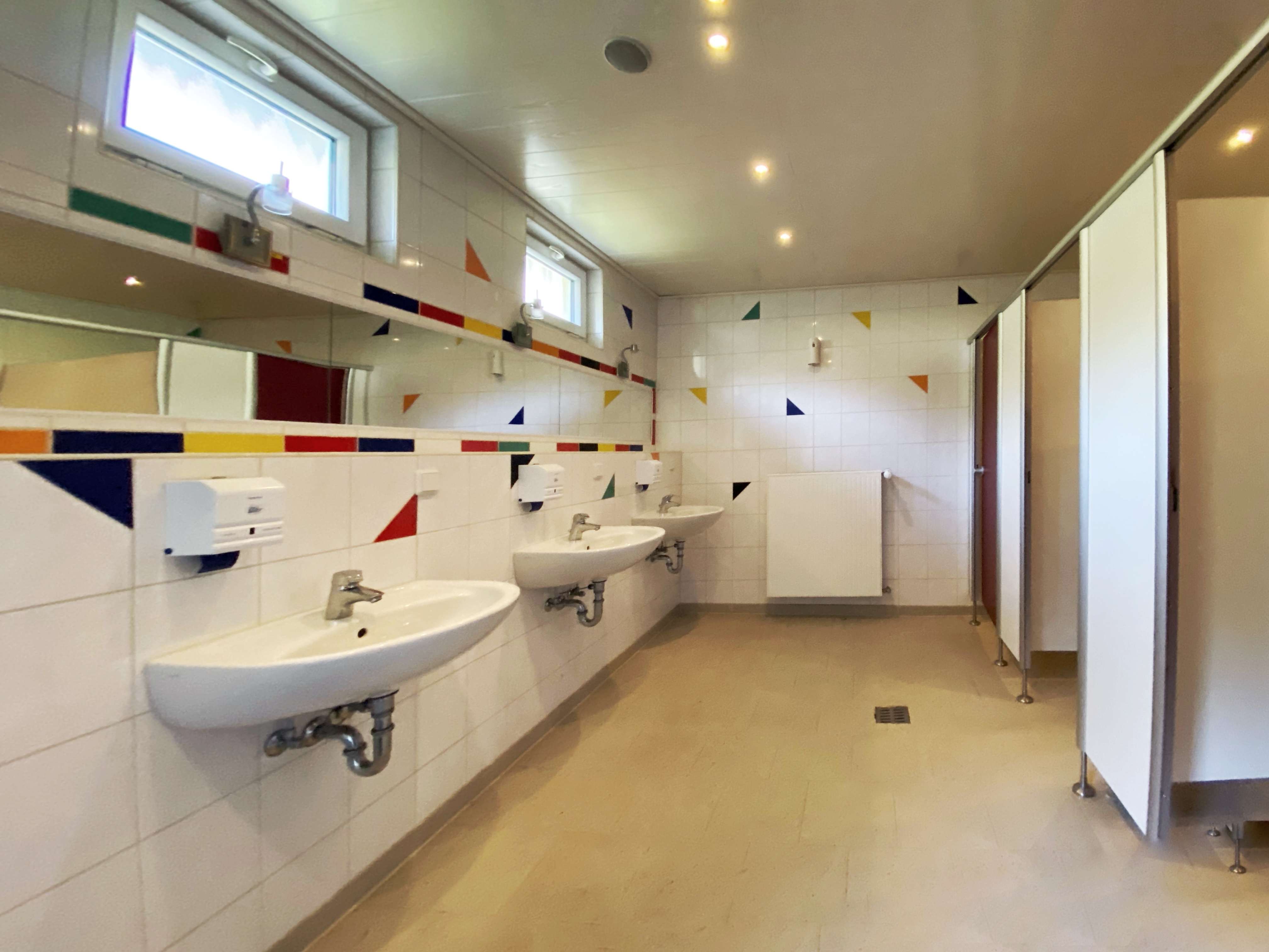 Waldcamp Meerbornsheide - Sanitaerbereich.JPG