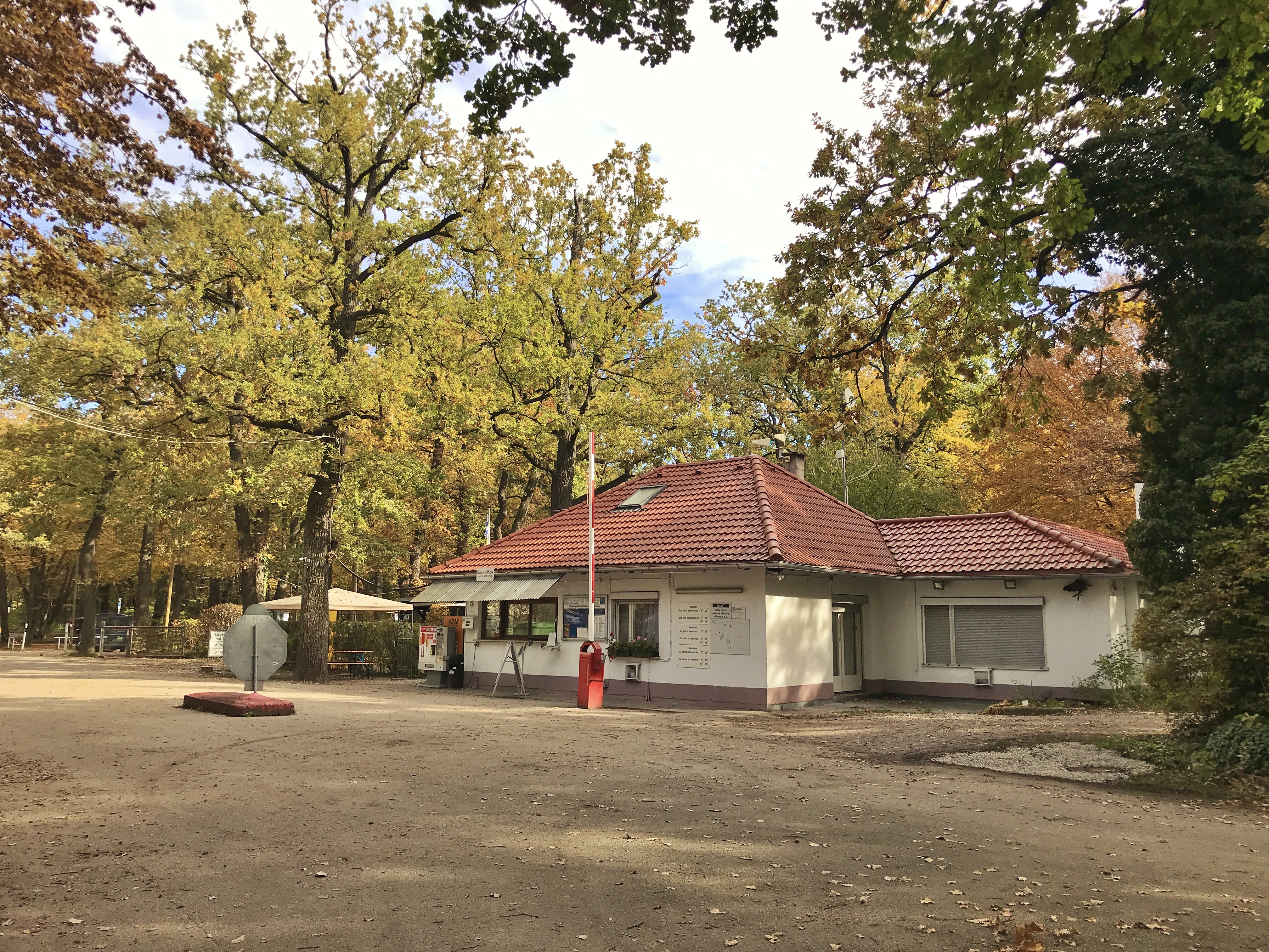 Waldcamping Muenchen Obermenzing - Rezeption.JPG