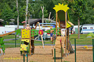 Waldcamping Prüm - Campinganlage mit Spielplatz und Rutsche