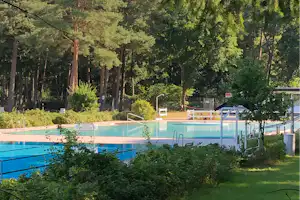 Waldcampingplatz Ummelbad - Freibad neben dem Campingplatz