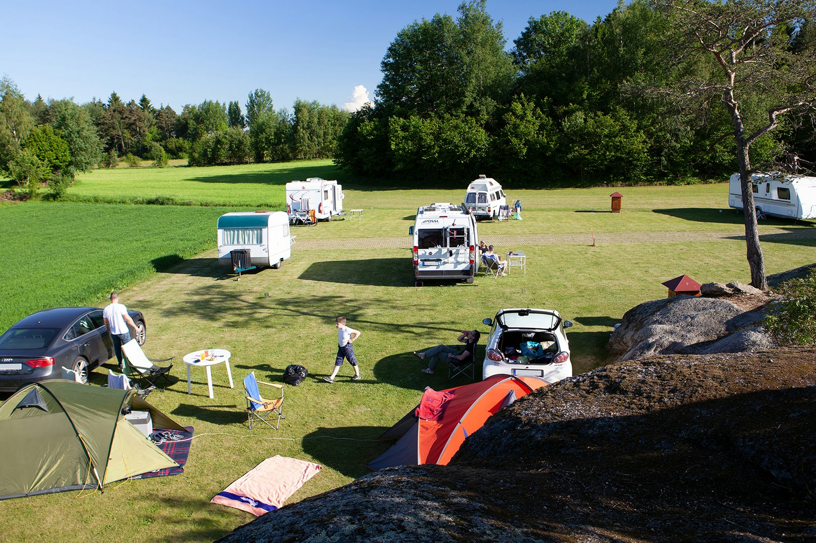 Waldviertel Camping - Blick auf die Stell- und Zeltplätze auf dem Campingplatz