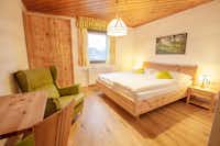 Waldviertel Camping - Komfortzimmer mit Doppelbett