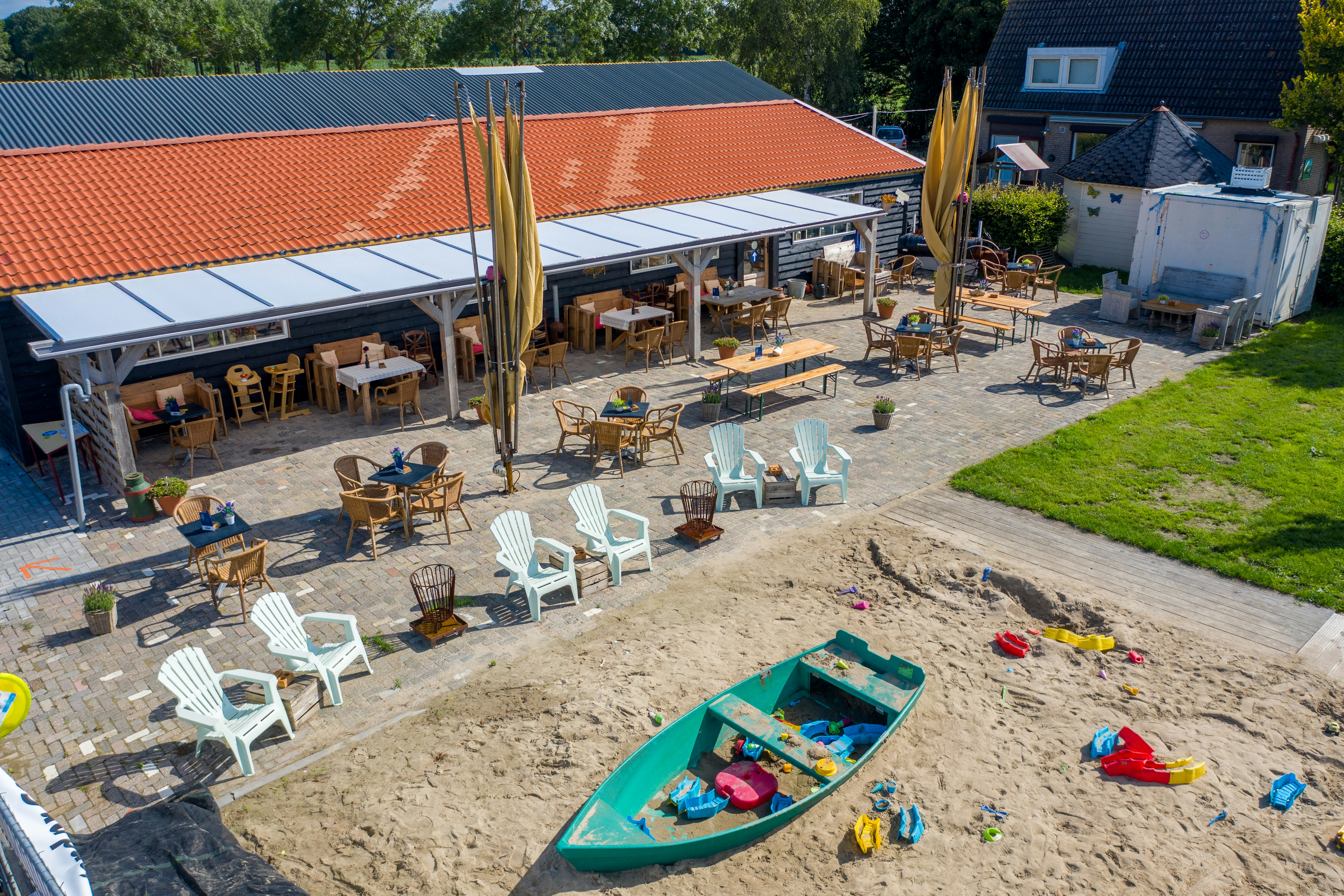 Waleuk - Terrasse und Sandkasten für Kinder