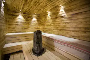 Wanha Autti Camping - Innenraum der Sauna auf dem Campingplatz