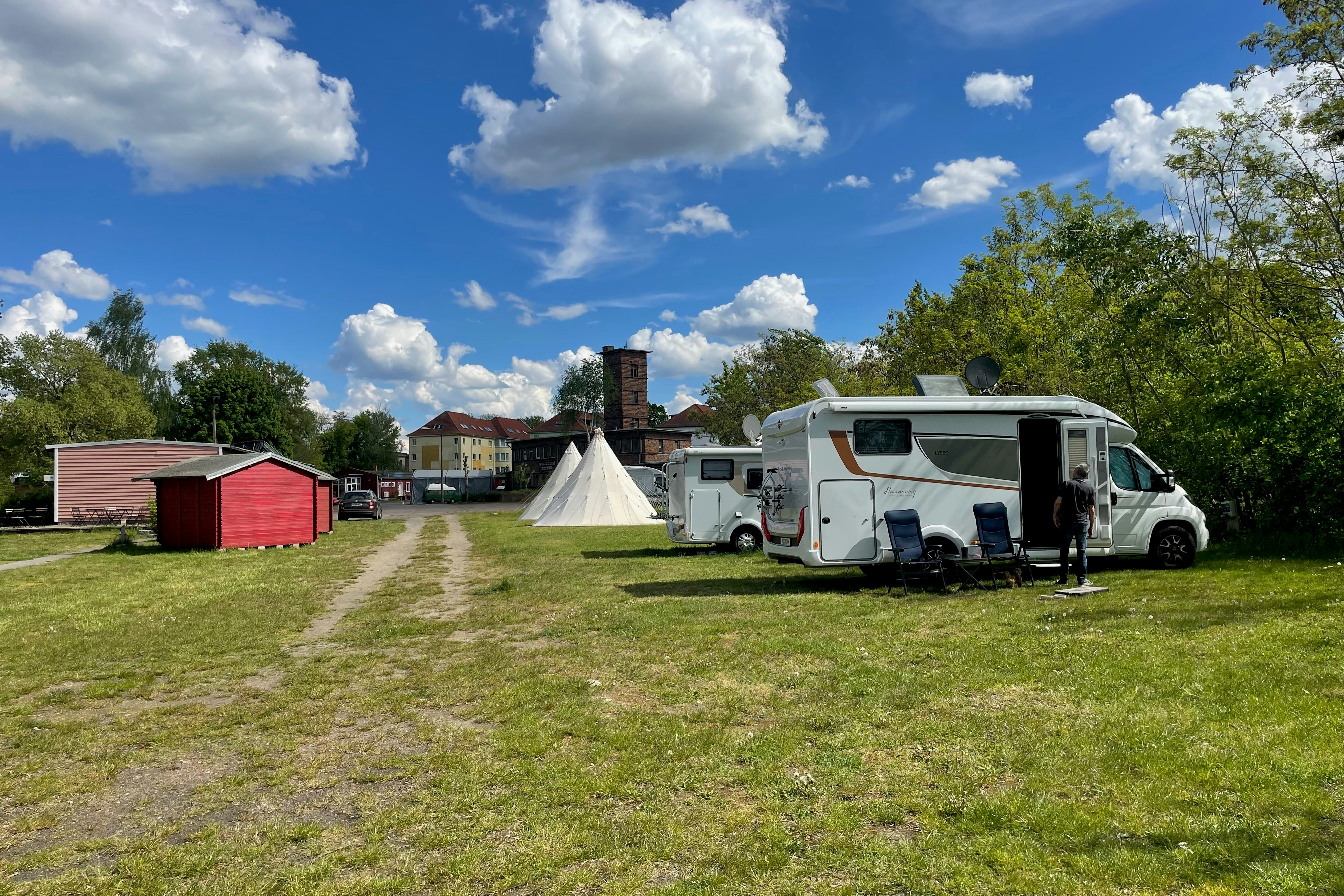 Wassersportzentrum Alte Feuerwache  - Innenansicht eines Mobilheims mit Küche