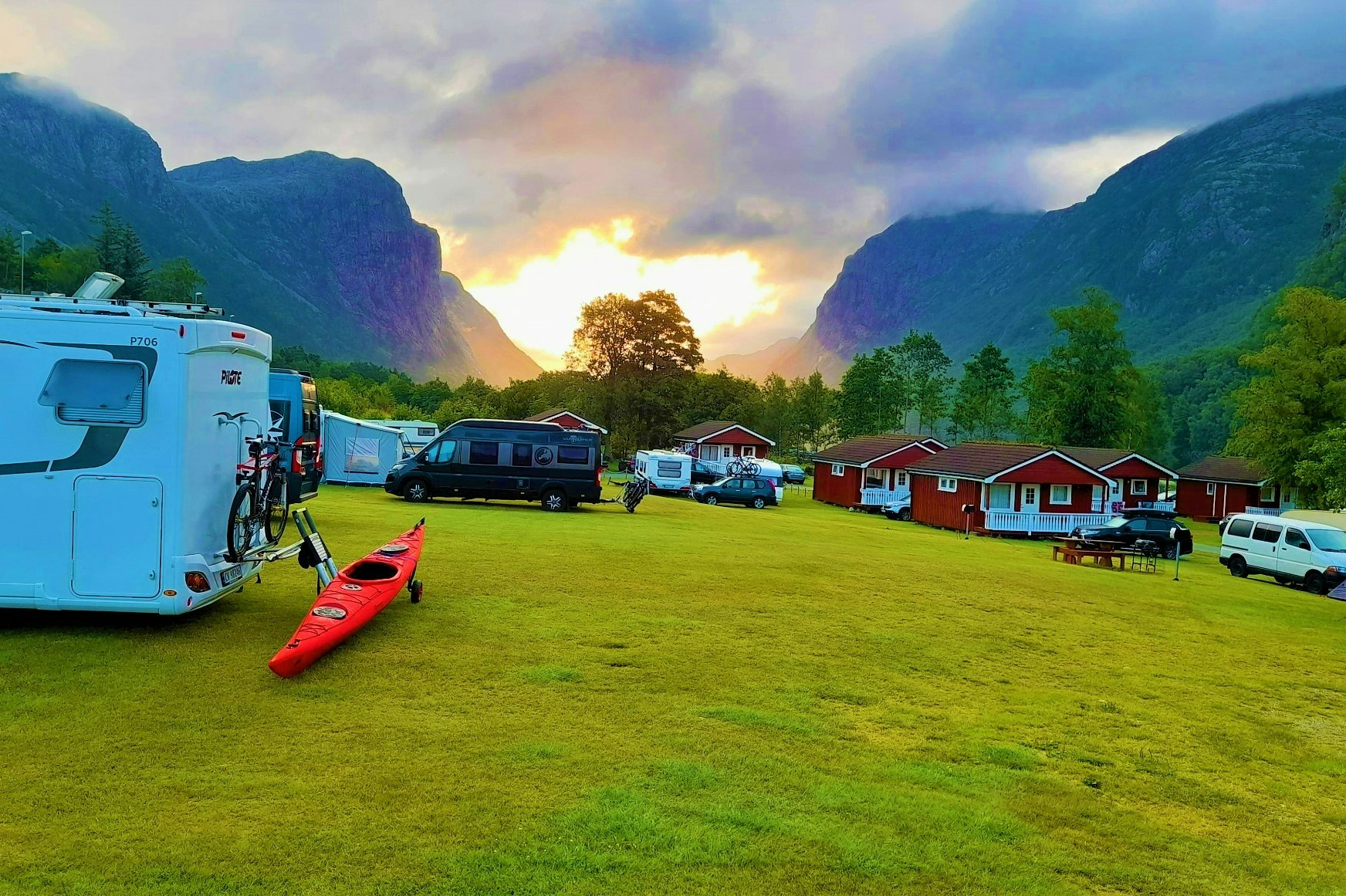 Wathne Camping - Standplatzwiese und Mobilheime auf dem Campingplatz