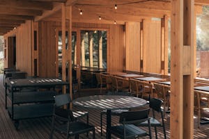 wecamp Cádiz - Restaurant mit Terrasse auf dem Campingplatz