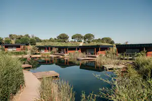 wecamp Reserva Alecrim - Blick auf den Naturpool auf dem Campingplatz