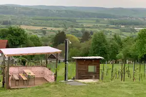 Weinbergcamping Ungarn - Terrasse auf dem Campingplatz