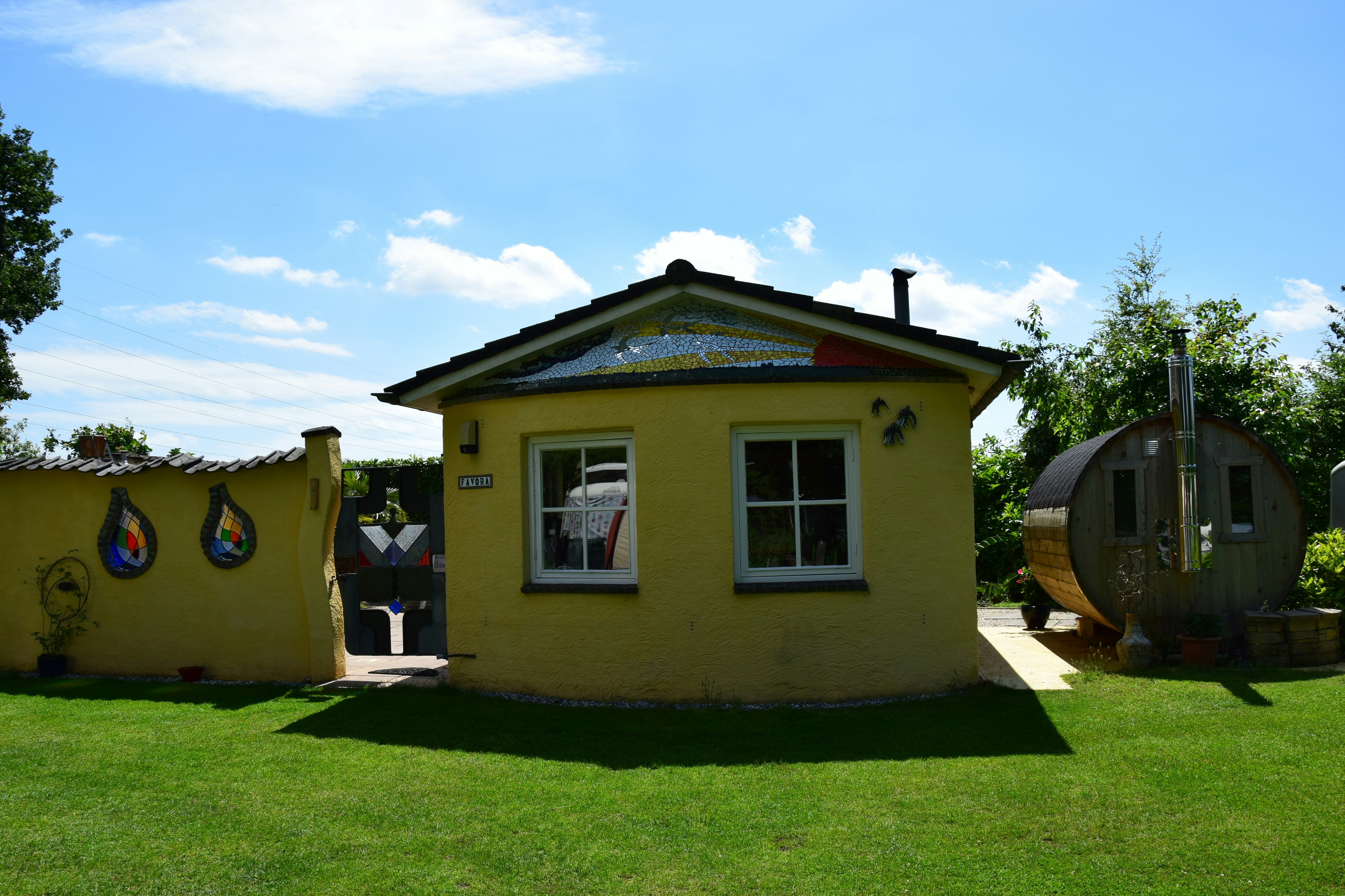 Wellnesscamping Favora - Außenansicht Sanitärgebäude