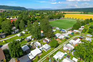 Wesercamping Höxter - Sportplatz für Fußball vom Campingplatz aus der Vogelperspektive