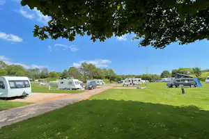 Whitehill Country Park - Wohnmobil- und Wohnwagenstellplätze auf der Wiese