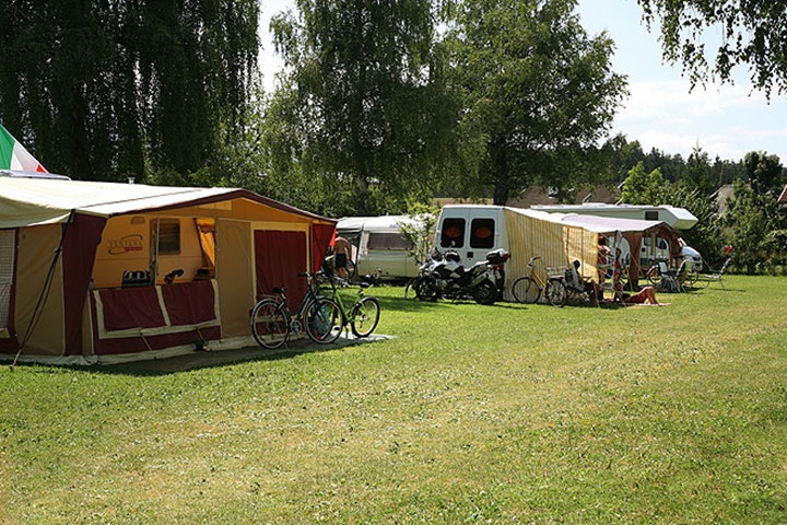 Wiesencamping Marhof  -  Stellplatz vom Campingplatz auf grüner Wiese