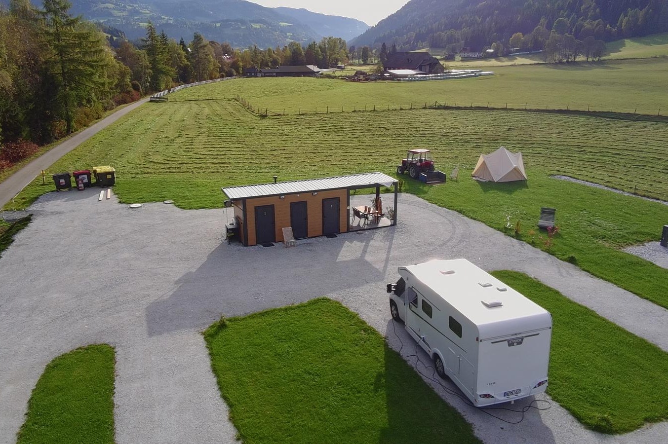 Wiesn Relax Camping Fam.Steiner  Wiesn-Relax-Camping  - Luftaufnahme des Campingplatzes