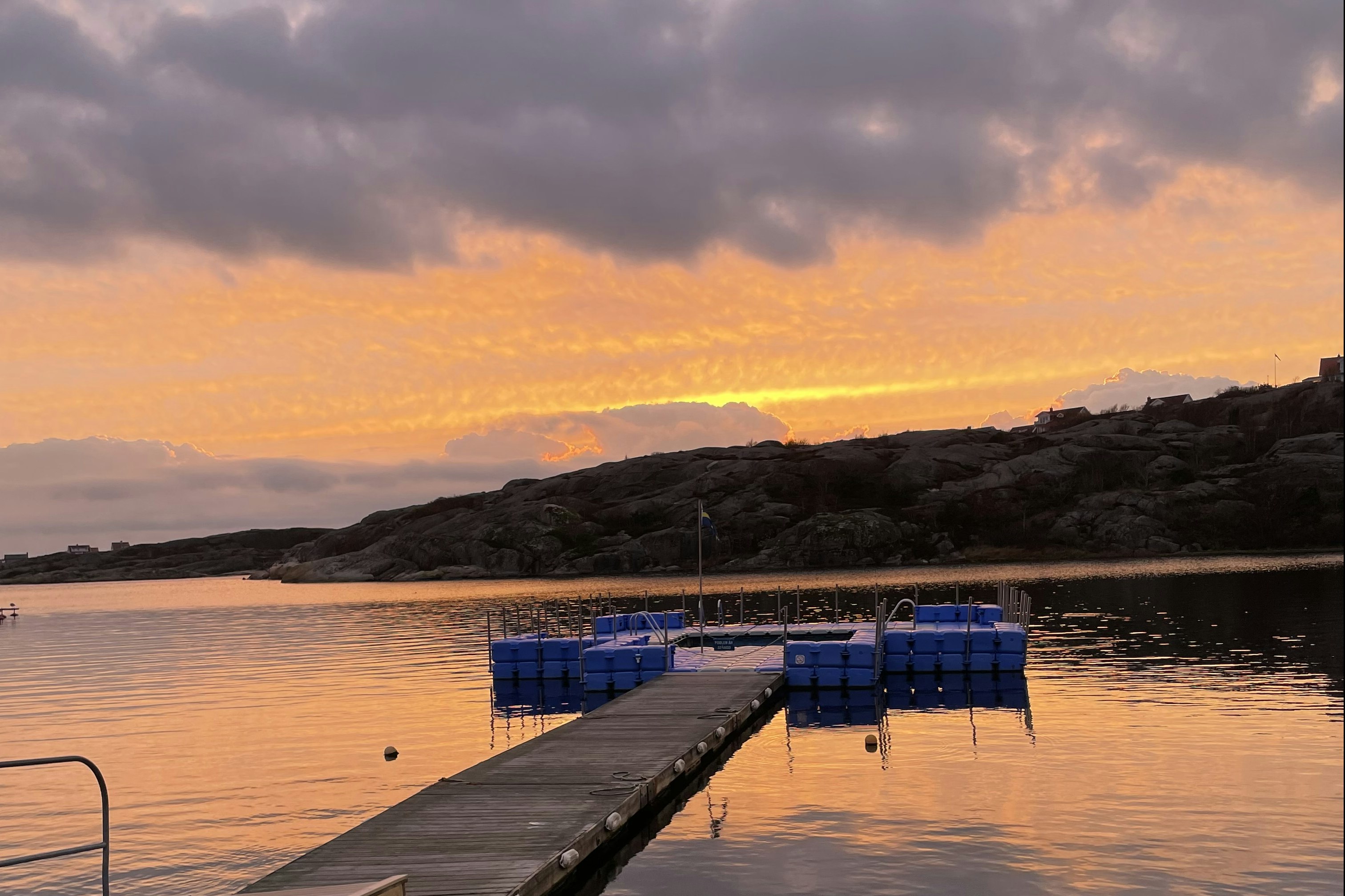 Wiggersvik´s Camping & Stugor - Blick auf den See mit Wasserspielinsel bei Sonnenuntergang