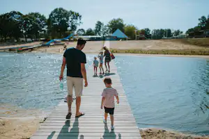 Wilsumer Berge - Gäste auf der Teichbrücke