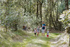 Wilsumer Berge - Gäste im Grünen des Campingplatzes