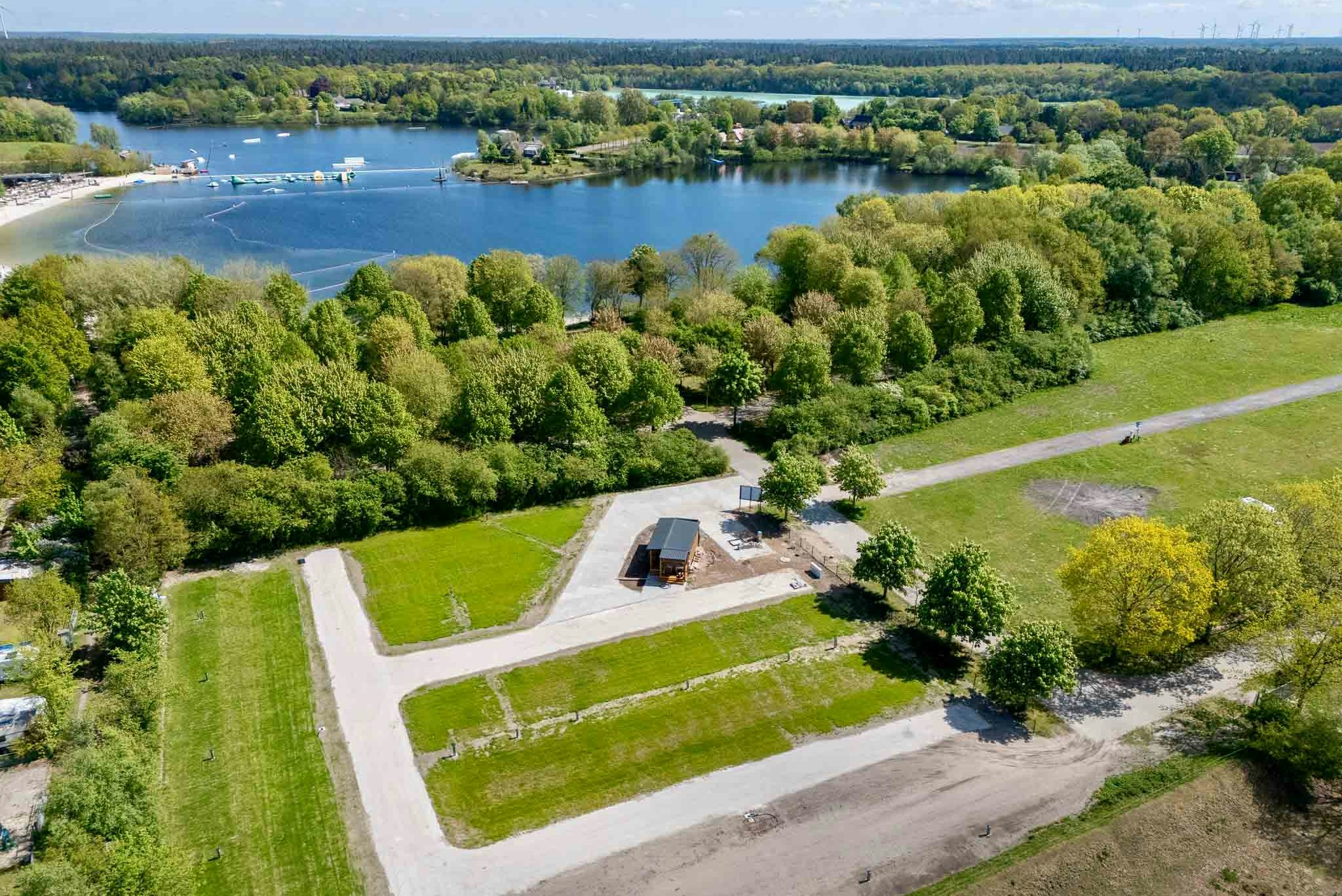 Wohnmobilpark am Badesee Aurich  - Luftaufnahme des Campingplatzes