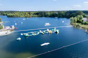 Wohnmobilpark am Badesee Aurich - Wasserpark im Badesee des Campingplatzes