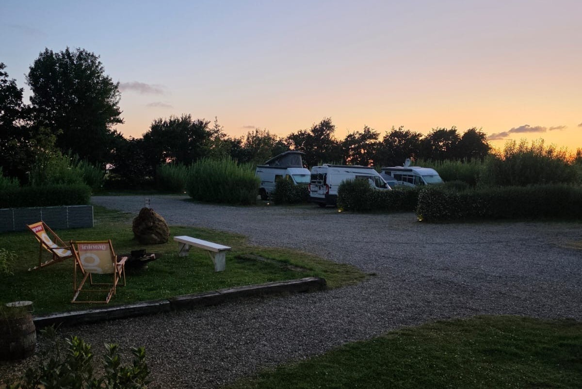 Womoland Nordstrand - Sonnenuntergang über den Standplätzen