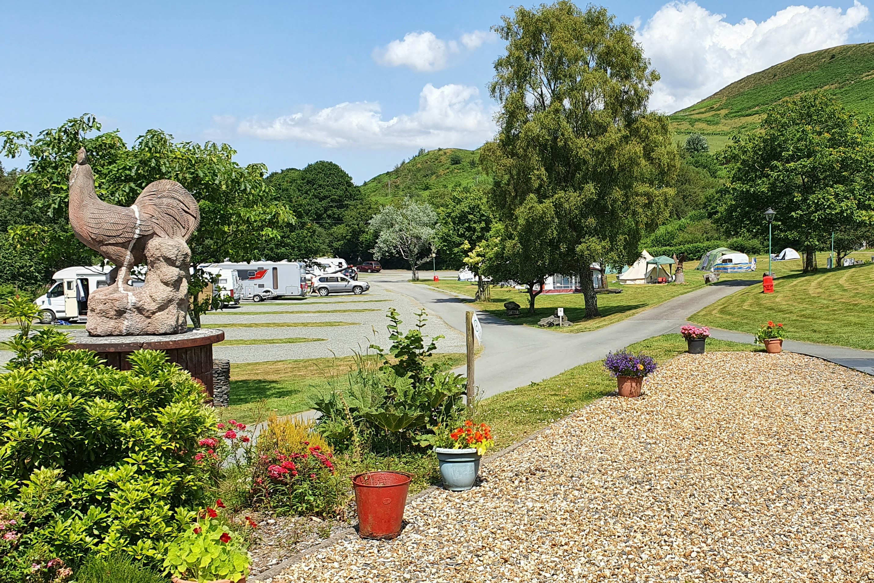 Woodlands Caravan Park Devils Bridge - Blick auf den Campingplatz vom Sanitärblock aus