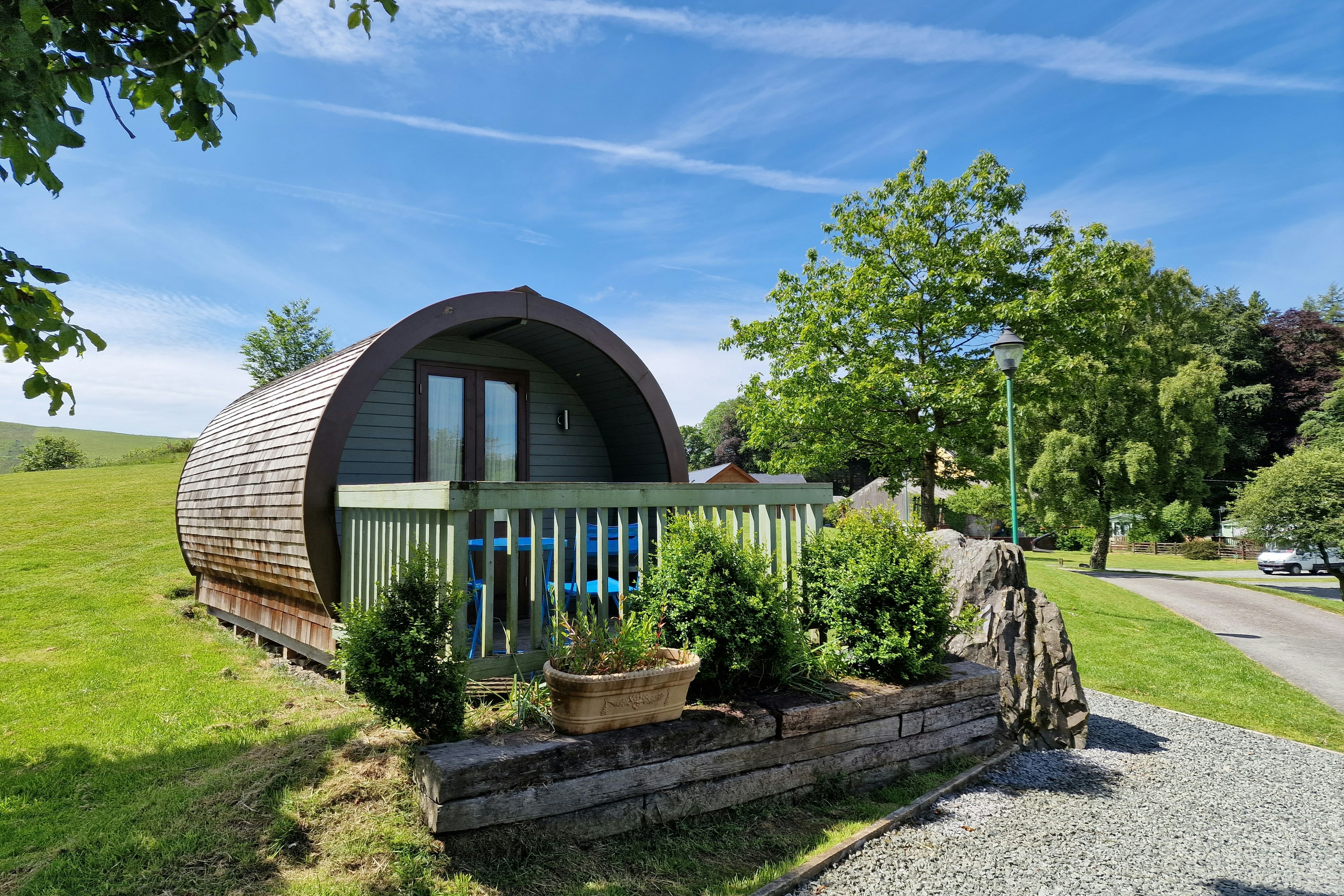 Woodlands Caravan Park Devils Bridge - Mobilheim mit Terrasse auf dem Campingplatz