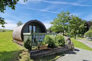 Woodlands Caravan Park Devils Bridge - Mobilheim mit Terrasse auf dem Campingplatz