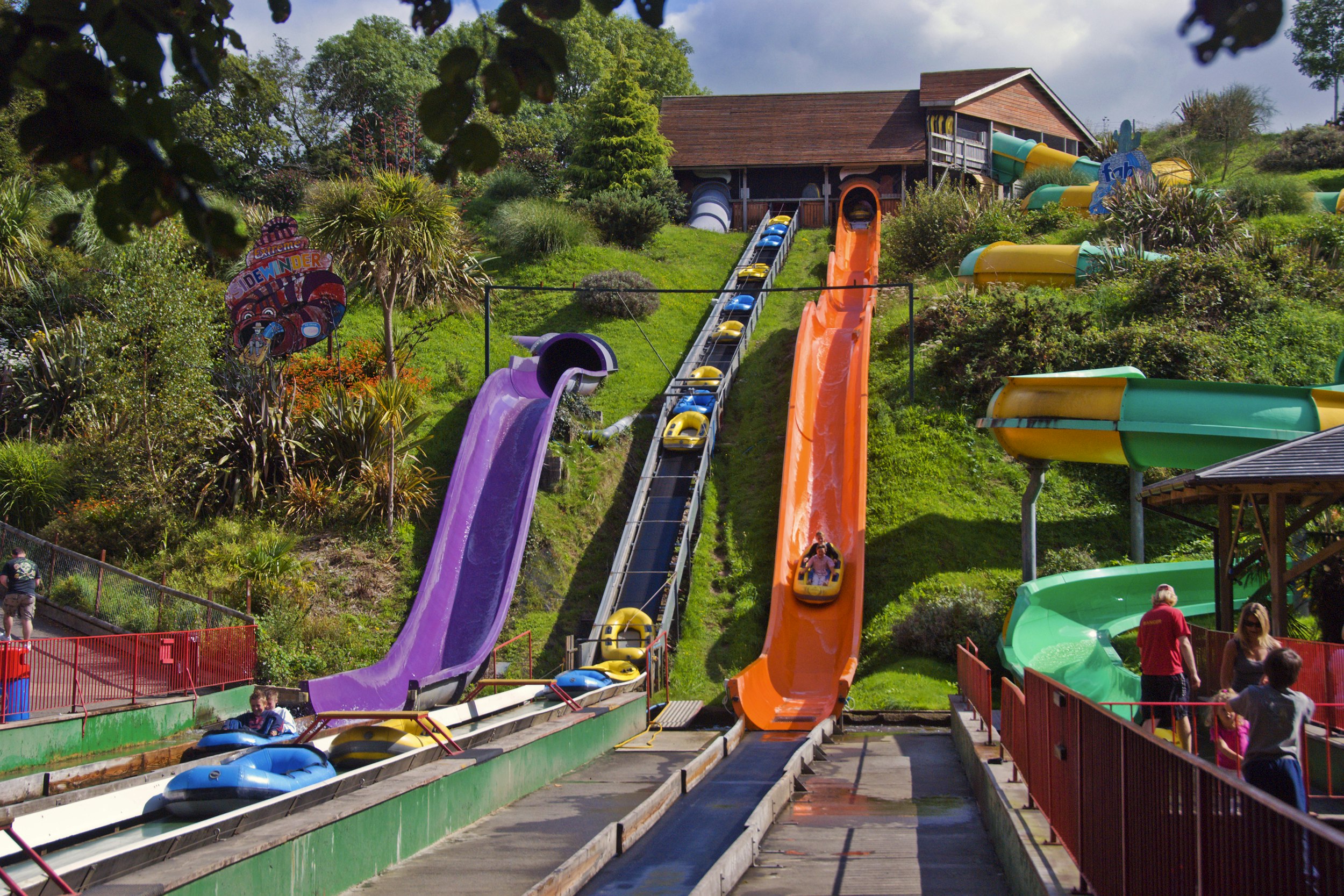 Woodlands Caravan & Camping Park  Woodlands Grove Caravan & Camping Park - Wasserrutschen auf dem Campingplatz