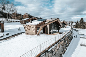 x-camping Dolomites -Moderne Mietunterkunft im Schnee