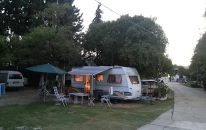 Yat-Camping