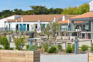 Yelloh! Le Village du Phare - Restaurant mit Terrasse auf dem Campingplatz
