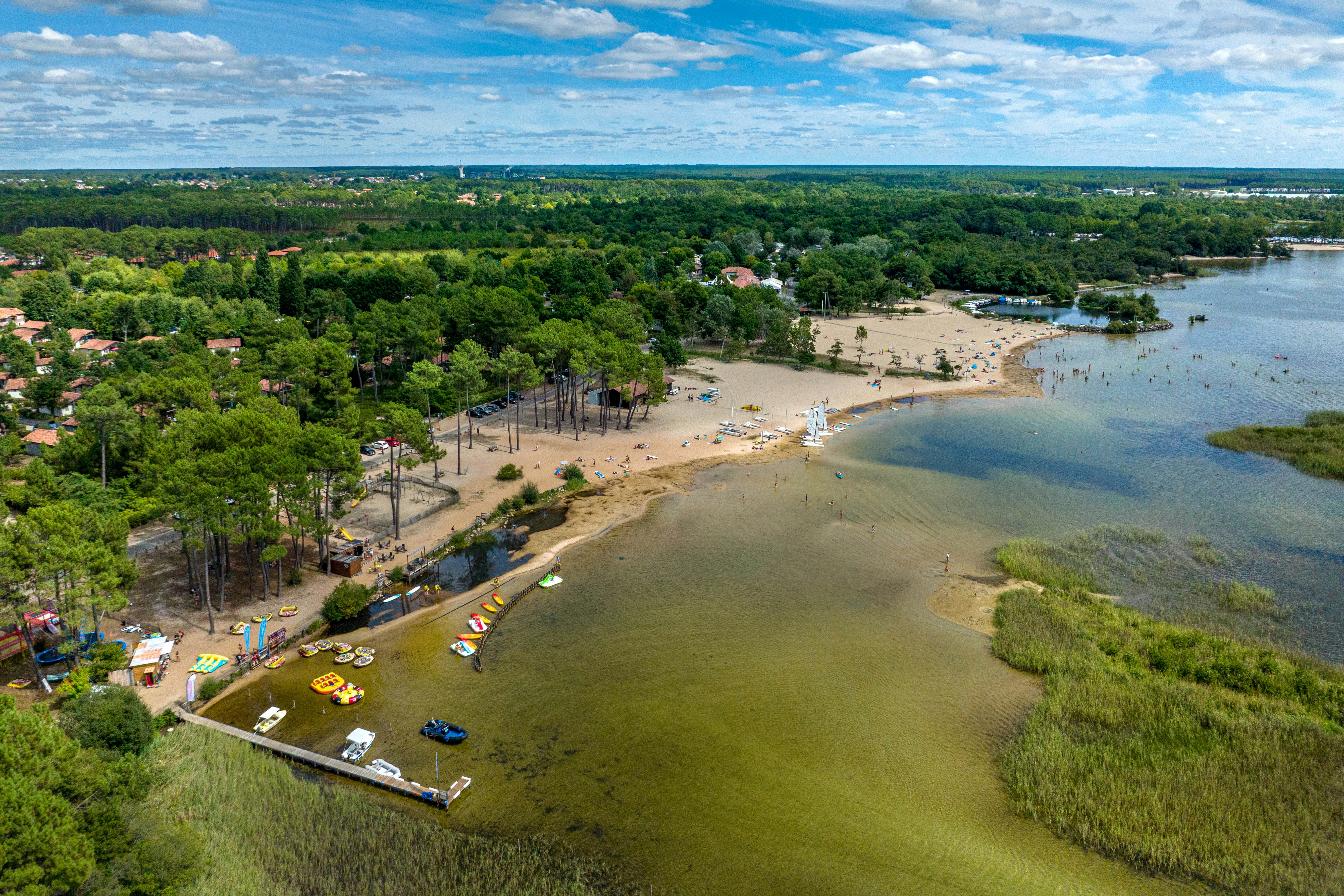 Camping Au Lac de Biscarrosse - Ciela Village - direkter Zugang vom Campingplatz zum See mit flach abfallendem Sandstrand