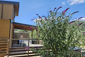 Yelloh! Village Camping Les Ramières - Mobilheim mit Terrasse auf dem Campingplatz