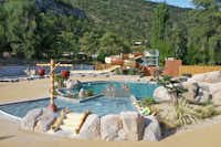 Yelloh! Village Camping Les Ramières - Campingplatz mit Pool,Wasserrutsche, Liegestühlen und Sonnenschirmen