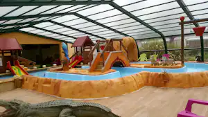 Yelloh! Village Domaine de l'Orée - Überdachter Pool mit Kinderspielbereich