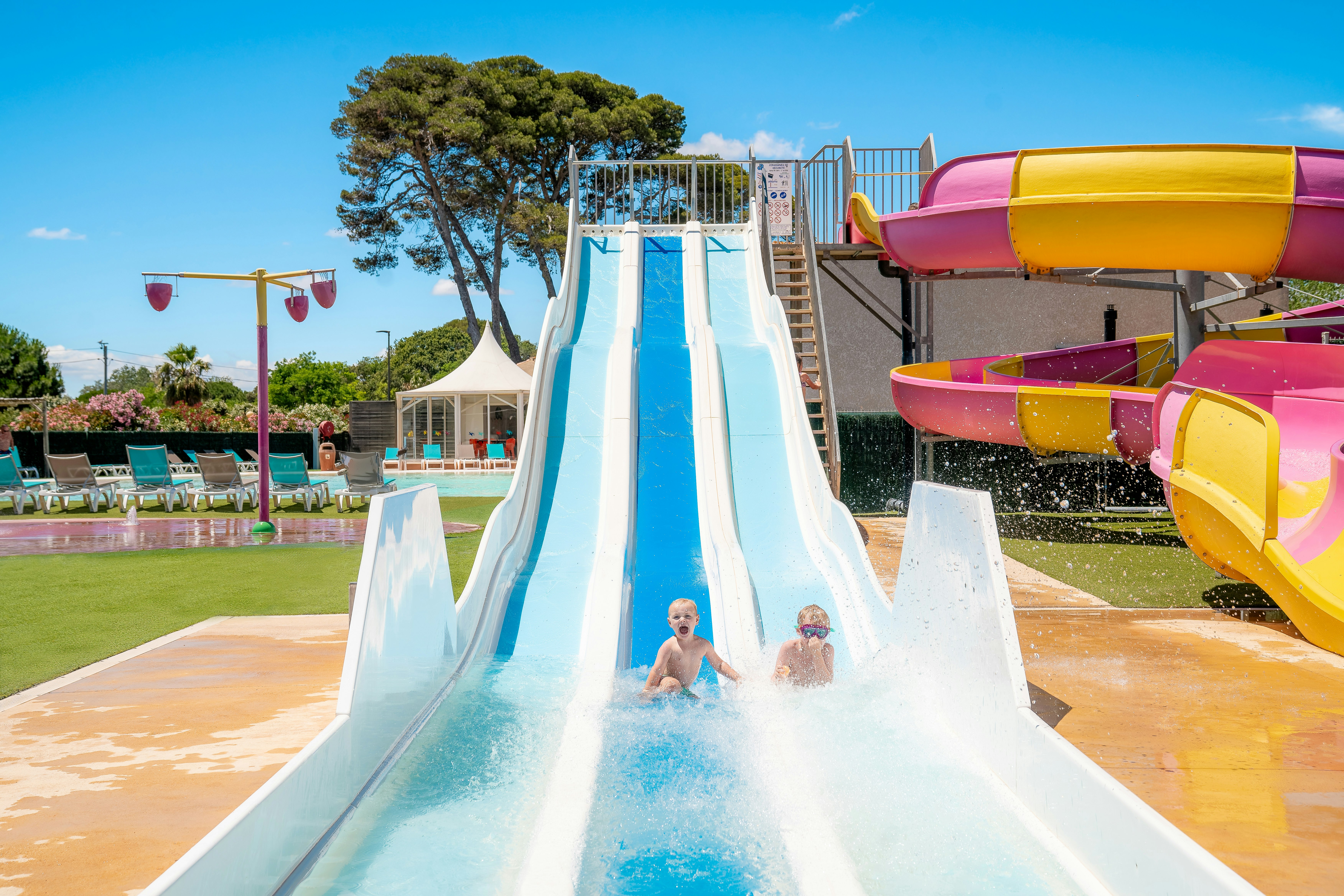 Yelloh! Village Domaine Sainte-Cécile  - Rutschen im Wasserpark des Campingplatzes