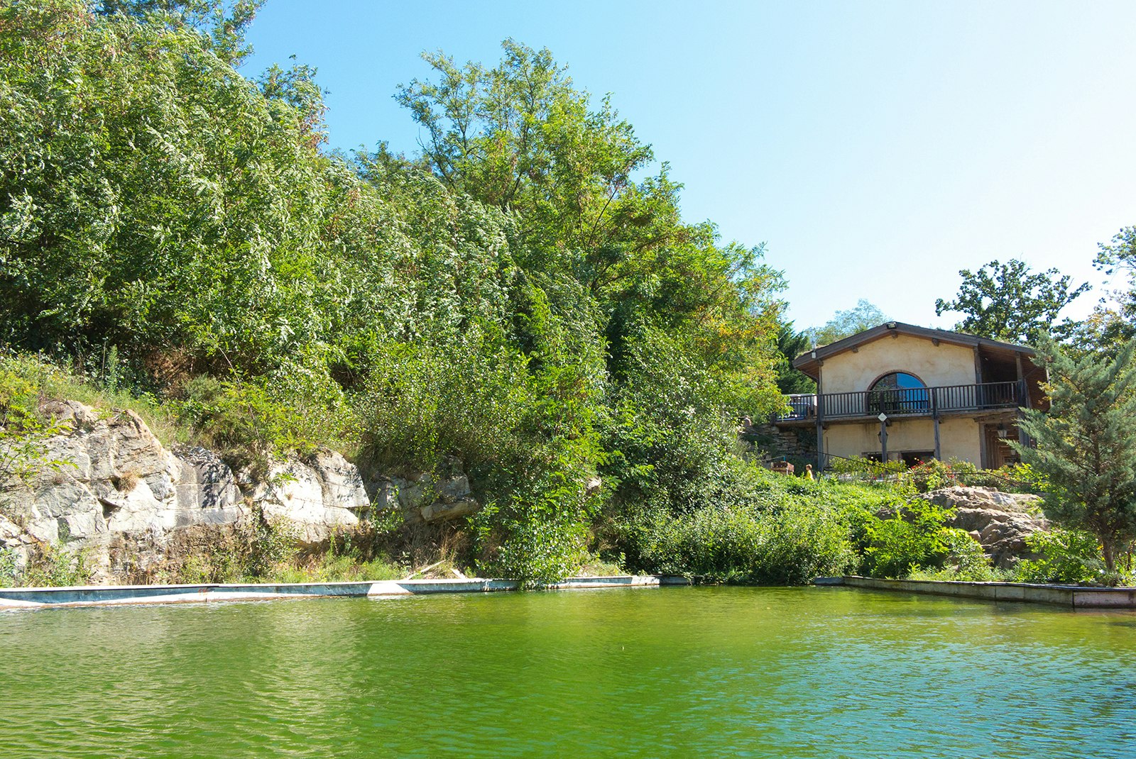 Yelloh! Village Le Bout du Monde - Naturschwimmpool auf dem Campingplatz