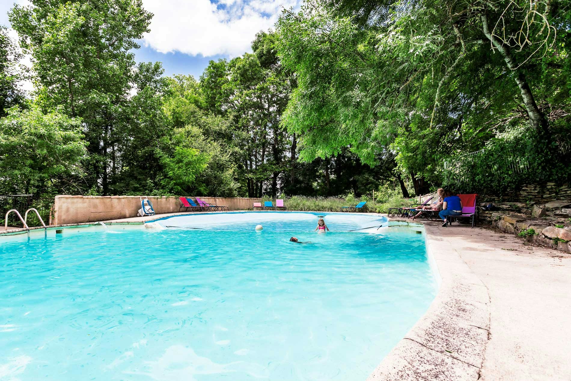 Yelloh! Village Le Bout du Monde - Pool im Freien auf dem Campingplatz