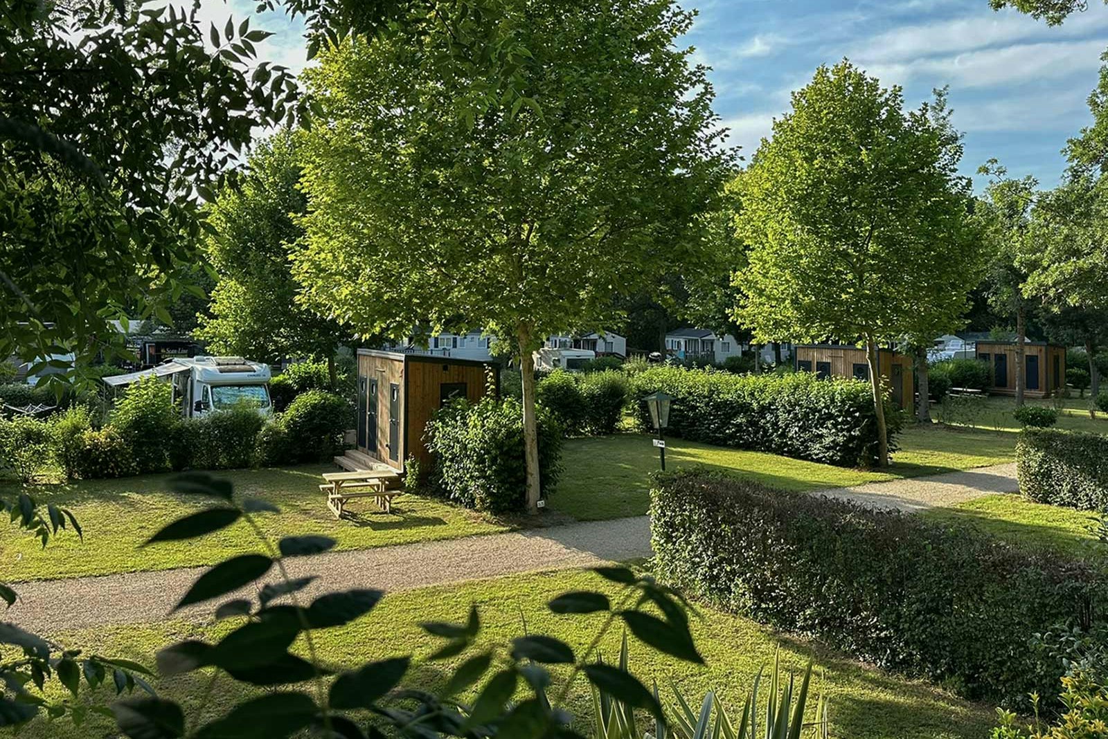 Yelloh! Village Le Talouch - Standplätze im Grünen auf dem Campingplatz