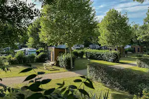 Yelloh! Village Le Talouch - Standplätze im Grünen auf dem Campingplatz