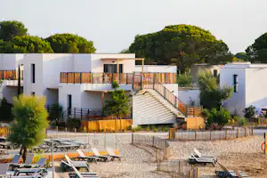 Yelloh! Village Les Petits Camarguais - Ferienwohnungen mit Strandzugang
