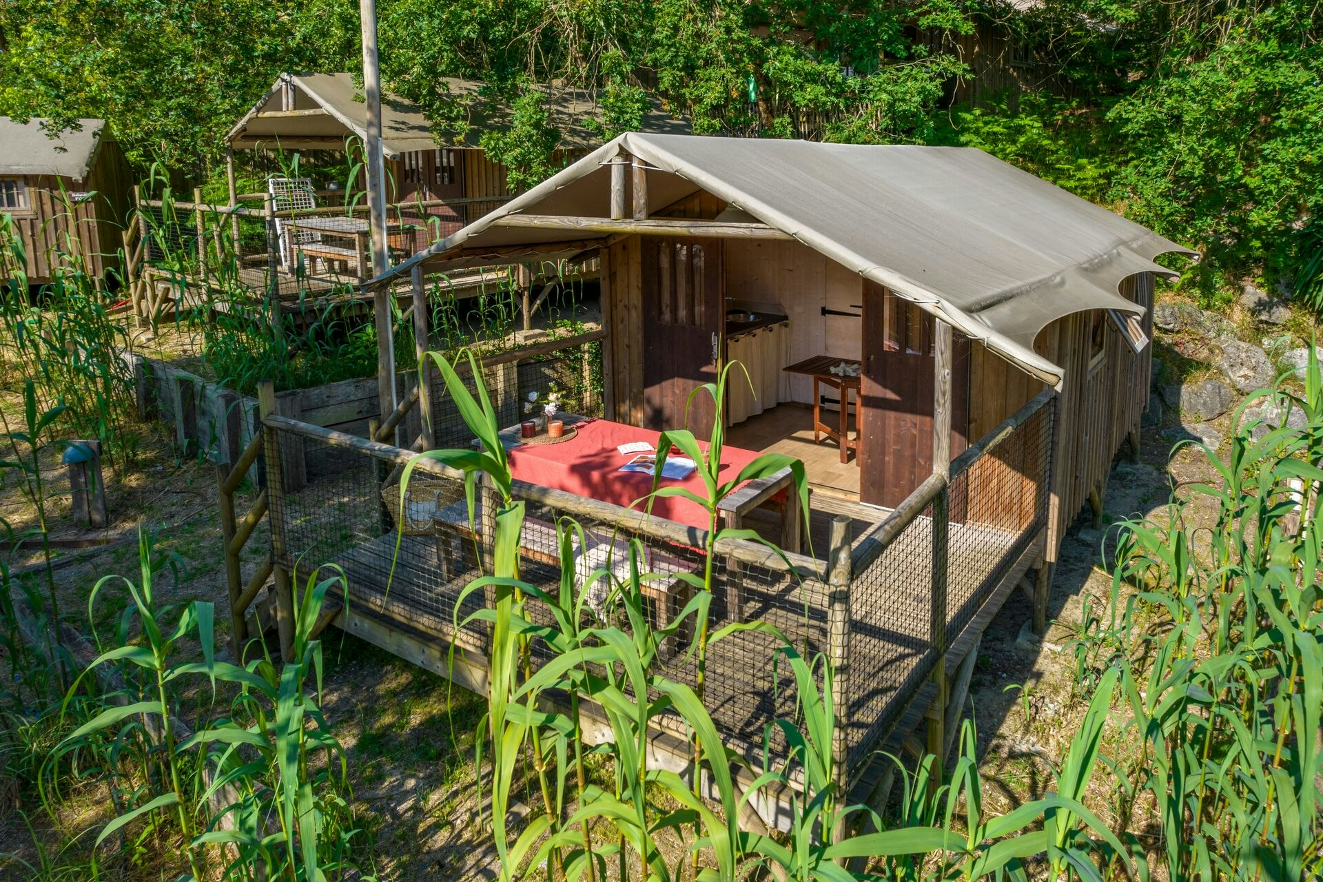 Camping Sandaya Maguide - Außenansicht eines Mobilheims mit Terrasse