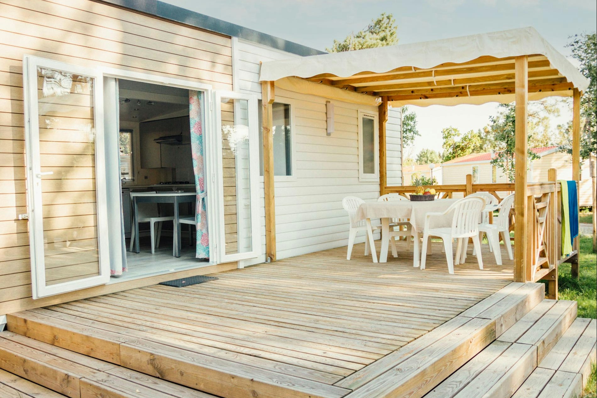 Yelloh! Village Perla di Mare - Mobilheim mit überdachter Terrasse